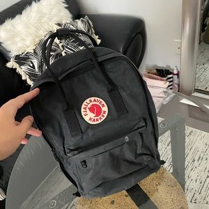 Black regular sized fjall raven!